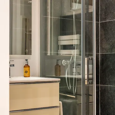 Bright 2bedroom 15min Walk To The Palais Apartment
