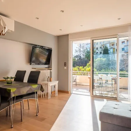 Bright 2bedroom 15min Walk To The Palais Apartment Cannes