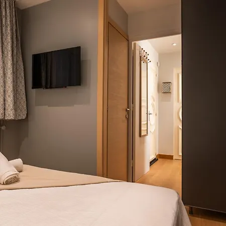 Bright 2bedroom 15min Walk To The Palais Apartment